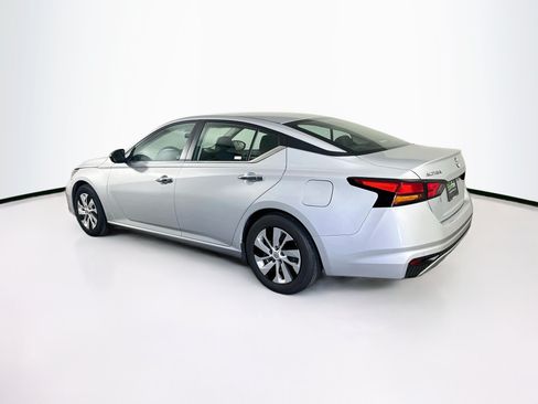 Used 2024 Nissan Altima 2.5 S FWD image 5