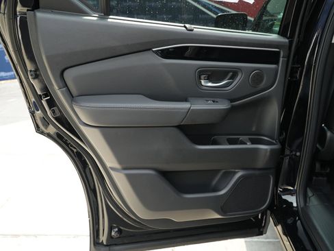 New 2025 Honda Pilot Touring image 18