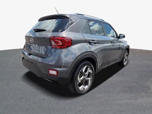 Used 2025 Hyundai Venue SEL FWD image 3