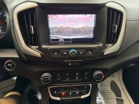 Used 2024 GMC Terrain SLE image 27