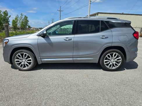 Used 2023 GMC Terrain Denali w/ Denali Premium Package AWD/4WD image 7