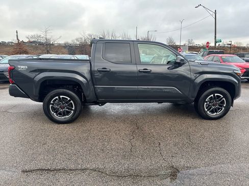 Used 2025 Toyota Tacoma TRD Sport image 8