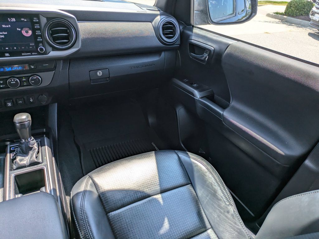 Used 2020 Toyota Tacoma TRD Sport w/ TRD Premium Sport Package AWD/4WD image 17