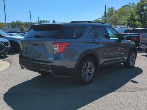Used 2022 Ford Explorer XLT w/ Equipment Group 202A image 8