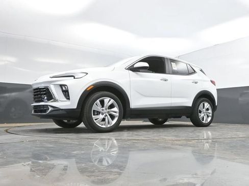 Used 2025 Buick Encore GX Preferred AWD/4WD image 49
