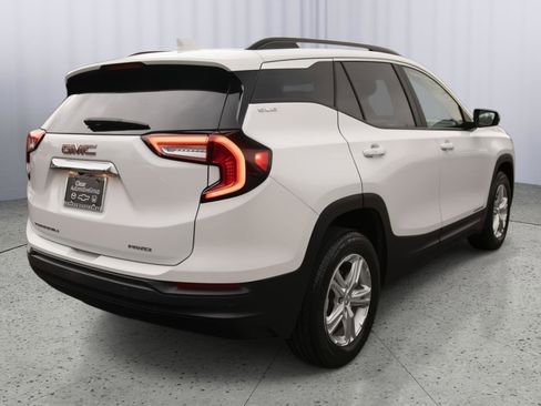 Used 2023 GMC Terrain SLE w/ Driver Convenience Package image 24