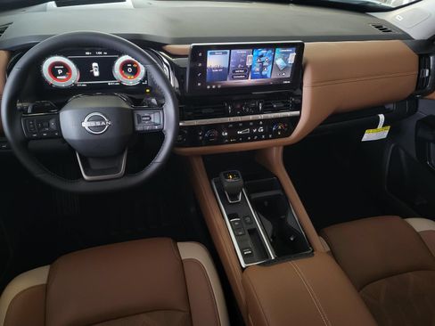 New 2026 Nissan Pathfinder Platinum FWD image 17