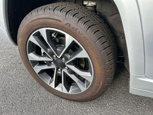 Used 2023 Jeep Grand Cherokee Overland w/ Luxury Tech Group IV image 18