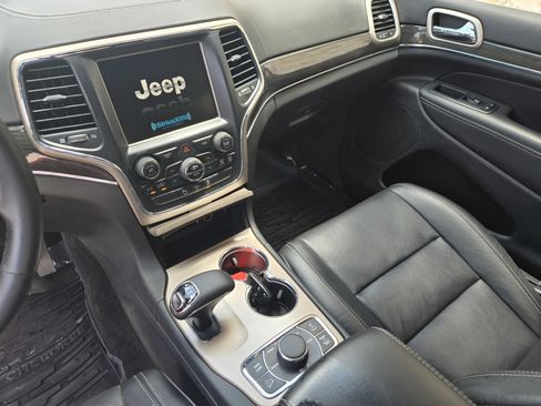 Used 2014 Jeep Grand Cherokee Overland AWD/4WD image 14