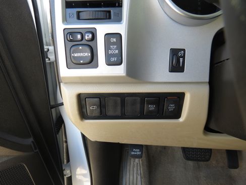 Used 2008 Toyota Sequoia Limited RWD image 12