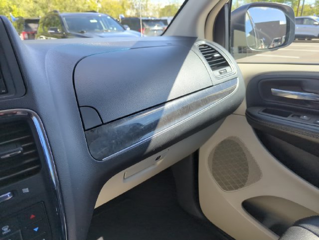 Used 2016 Chrysler Town & Country Touring w/ Driver Convenience Group FWD image 49