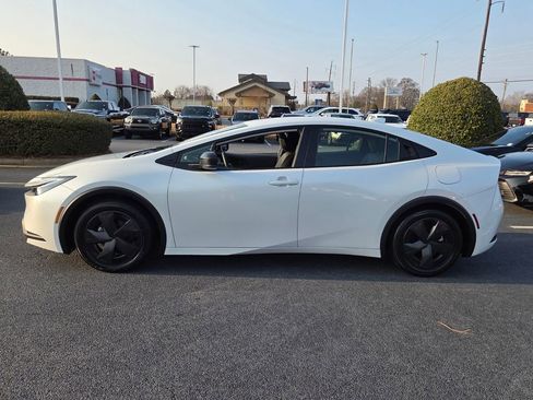 Used 2025 Toyota Prius LE image 4
