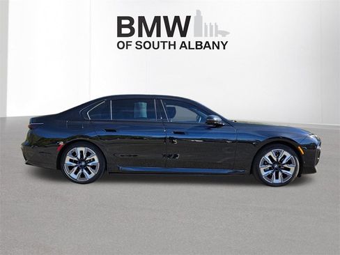 Used 2024 BMW i7 xDrive60 image 3