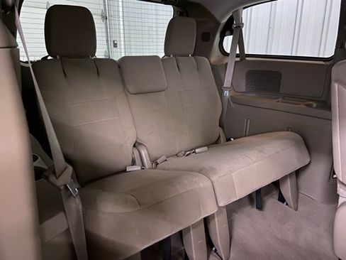 Used 2014 Chrysler Town & Country Touring image 15