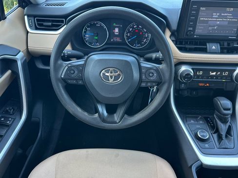 Certified 2022 Toyota RAV4 LE AWD/4WD image 17