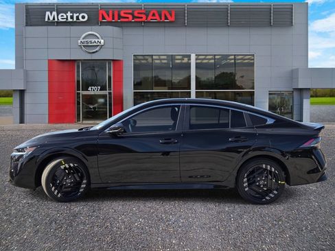 New 2026 Nissan Sentra SR w/ SR Premium Package FWD image 3