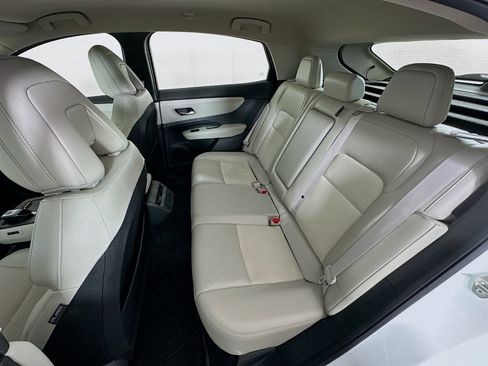 Used 2023 Nissan Ariya AWD image 28