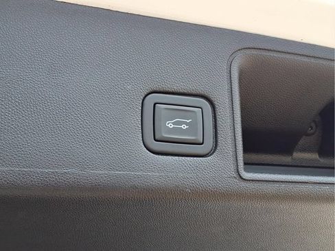 Used 2024 GMC Terrain SLT AWD/4WD image 28