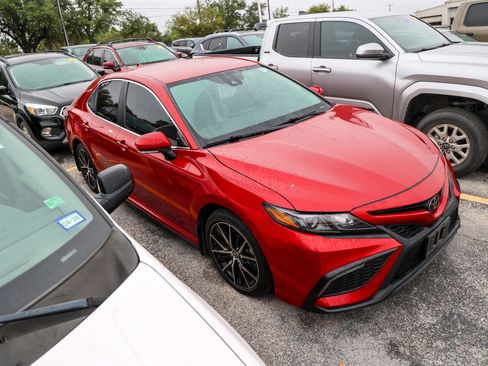 Used 2024 Toyota Camry SE w/ Convenience Package FWD image 7