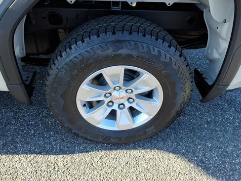 New 2026 GMC Sierra 1500 SLE image 8