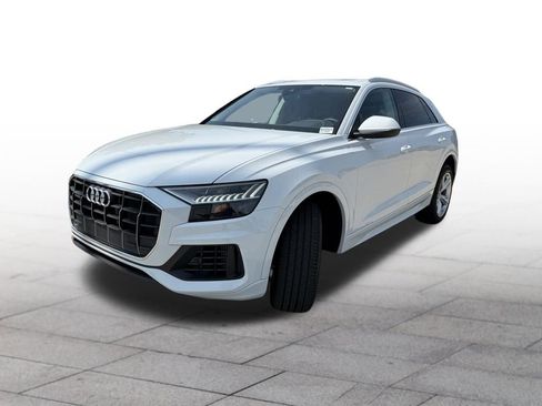 Used 2023 Audi Q8 Premium image 3