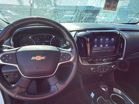Used 2020 Chevrolet Traverse LT image 9