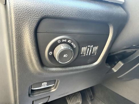 Used 2023 Jeep Grand Cherokee L Limited image 20