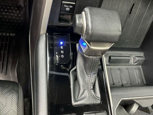 Used 2024 Toyota Tundra Limited AWD/4WD image 23