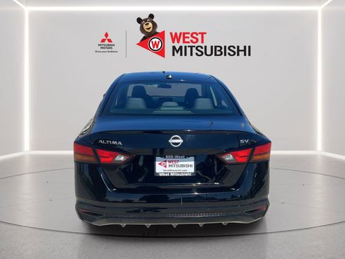 Used 2024 Nissan Altima 2.5 SV FWD image 5