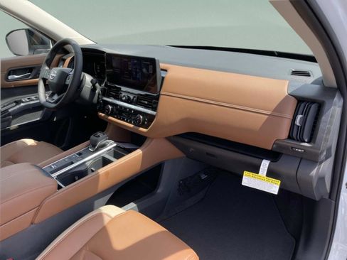 New 2026 Nissan Pathfinder Platinum FWD image 21
