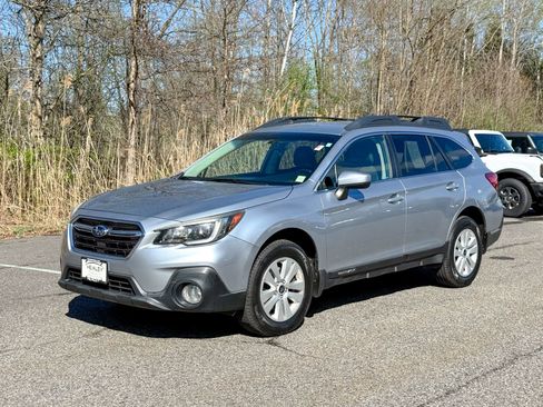Used 2018 Subaru Outback 2.5i Premium AWD/4WD image 3