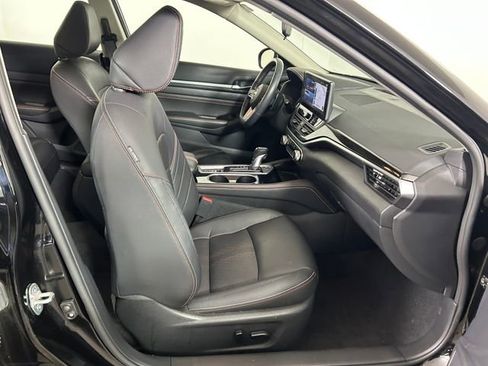 Used 2023 Nissan Altima 2.5 SR w/ SR Premium Package image 29