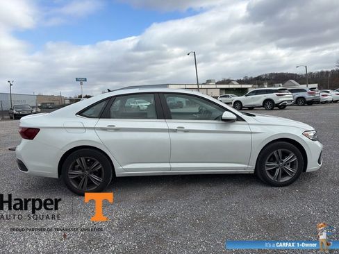Used 2023 Volkswagen Jetta SE w/ Panoramic Sunroof Package image 6