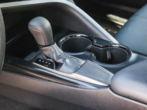 Used 2019 Toyota Camry LE FWD image 19
