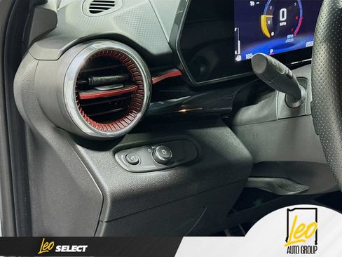 Used 2025 Chevrolet Trax RS w/ Driver Confidence Package FWD image 13