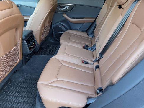 Used 2021 Audi Q8 Prestige w/ Prestige Package image 11