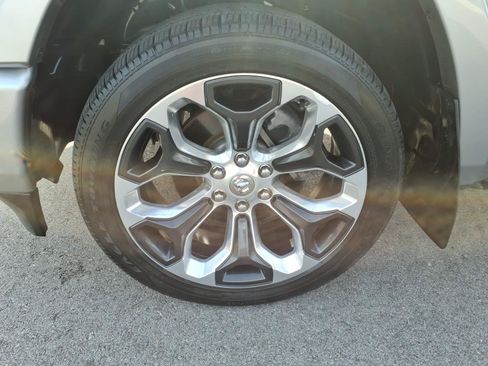 Used 2022 RAM 1500 Limited w/ Body Color Bumper Group AWD/4WD image 9