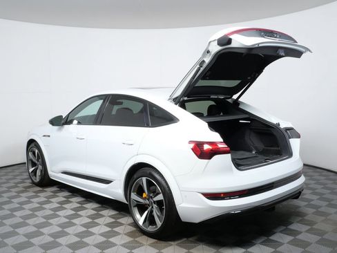 Certified 2022 Audi e-tron S Premium Plus w/ 21" Black Optic Package image 29