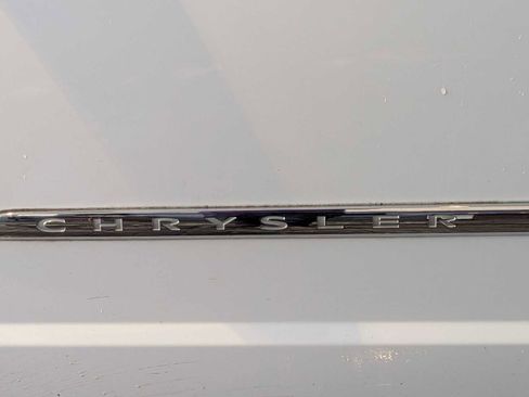 Used 2015 Chrysler Town & Country Touring image 12