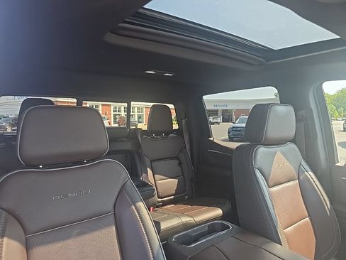 Used 2023 GMC Sierra 1500 Denali w/ Denali Reserve Package AWD/4WD image 49