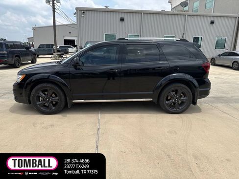 Used 2019 Dodge Journey Crossroad w/ Nav & Sun Group FWD image 1