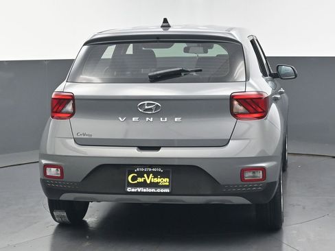 Used 2022 Hyundai Venue SE FWD image 4