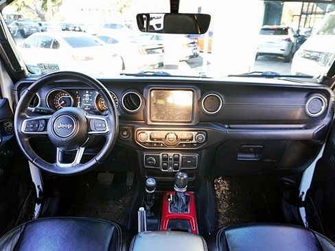 Used 2018 Jeep Wrangler Unlimited Sahara image 21