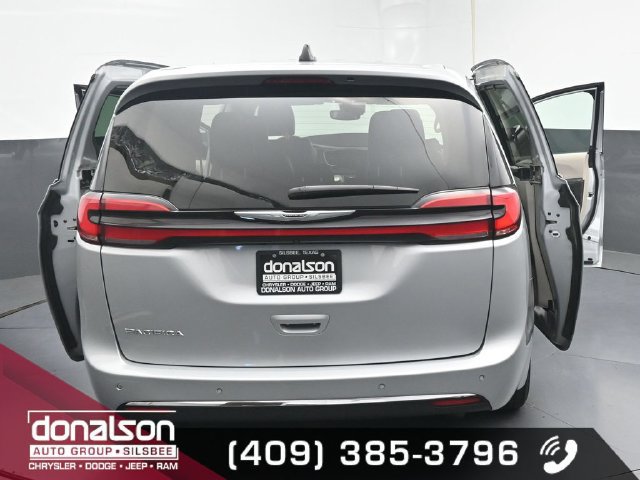 Used 2024 Chrysler Pacifica Touring-L FWD image 24