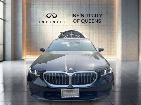 Used 2025 BMW 530i xDrive w/ Premium Package AWD/4WD image 2