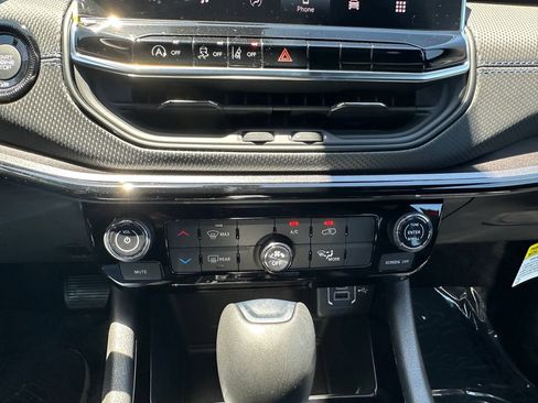 New 2026 Jeep Compass Latitude AWD/4WD image 25