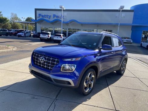 Used 2024 Hyundai Venue SEL image 4