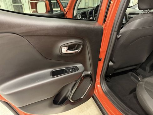 Used 2018 Jeep Renegade Altitude image 28
