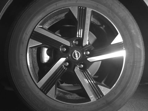 Used 2025 Nissan Sentra SV FWD image 12