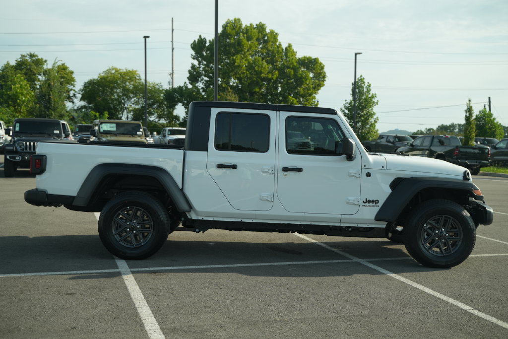 New 2026 Jeep Gladiator Sport AWD/4WD image 8